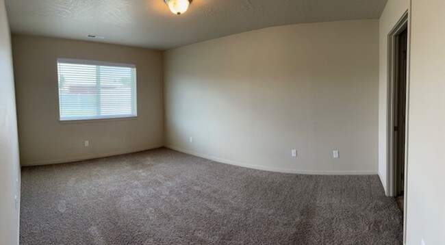 Building Photo - Moen Fields 3 Bed 3 Bath Garden Townhome a...