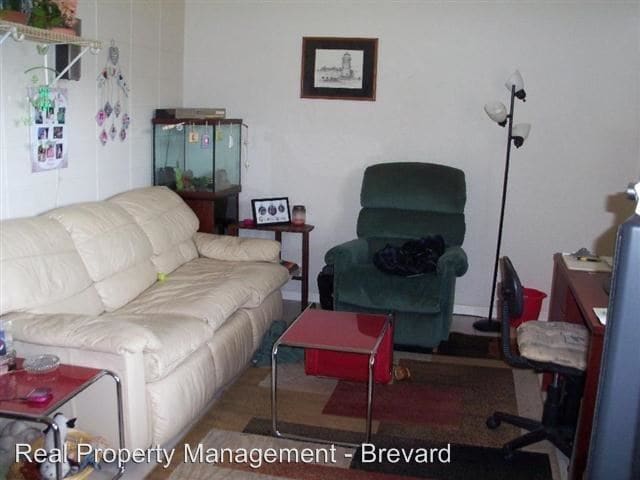 Building Photo - 139 Roosevelt Ave