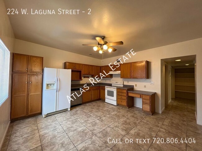Foto del edificio - ** FIRST FULL MONTH FREE! SKIP THE DEPOSIT...