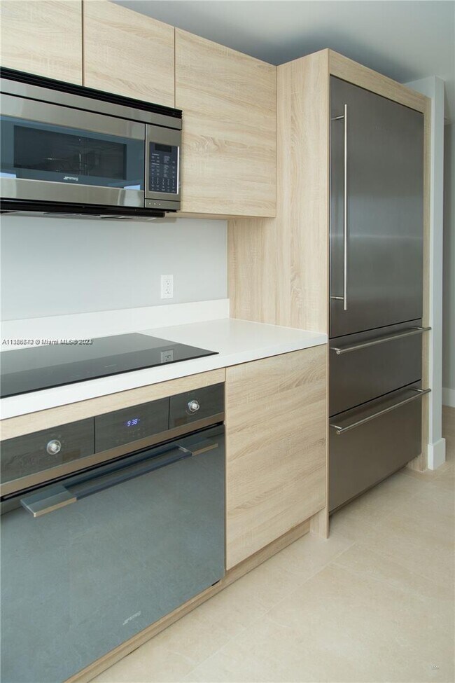 Building Photo - 16385 Biscayne Blvd
