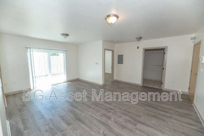 Photo - 1459 MacArthur Blvd Apartment