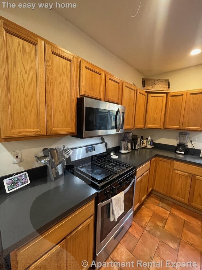 Building Photo - 23 Hall St