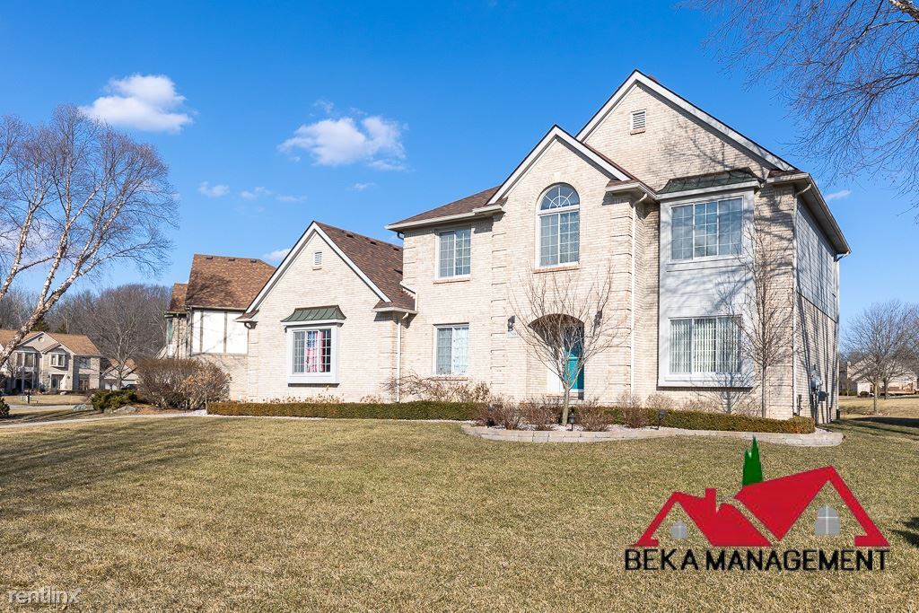 5 br, 3 bath House 17981 W Northville Trl House for Rent in