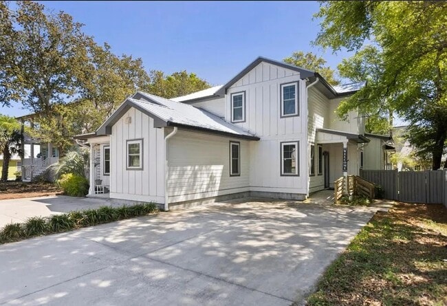 Building Photo - 529 Spencer Farlow Dr