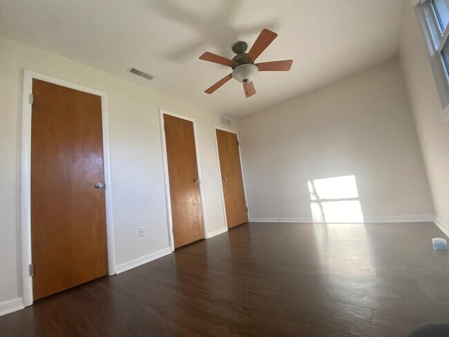 Dormitorio - 2404 Warner Pl