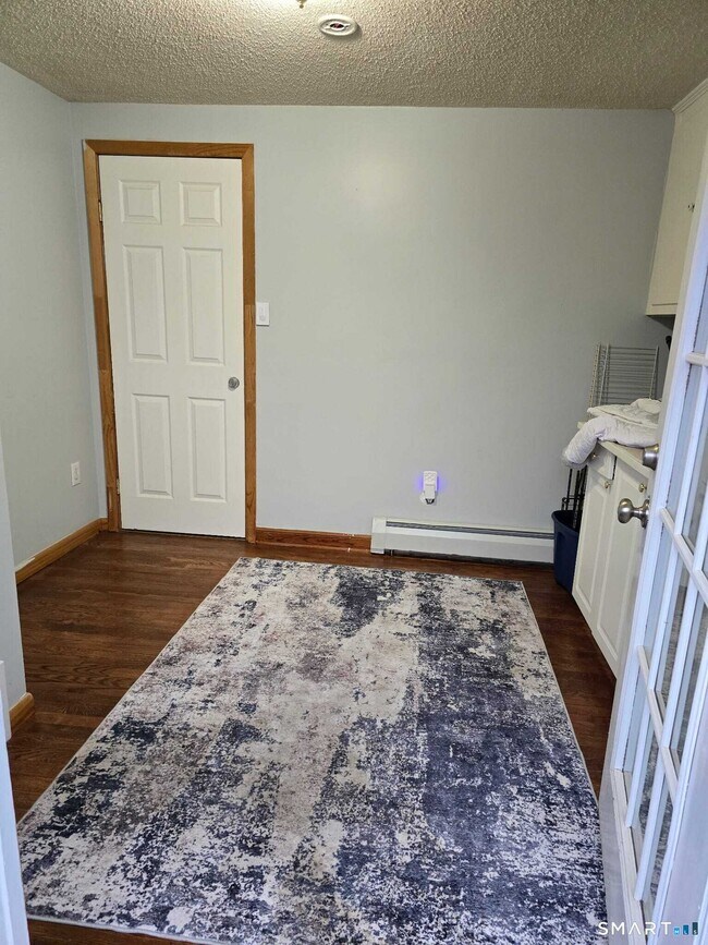 Foto del edificio - 244 Walsh Ave