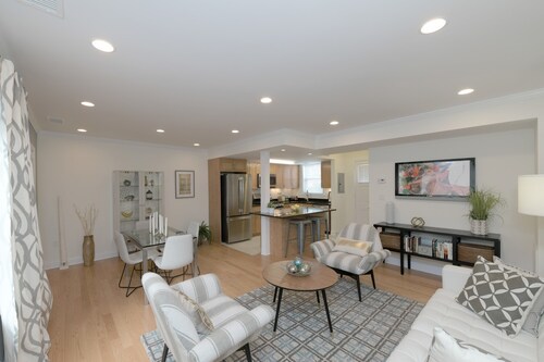 Building Photo - 7 Gerry Rd