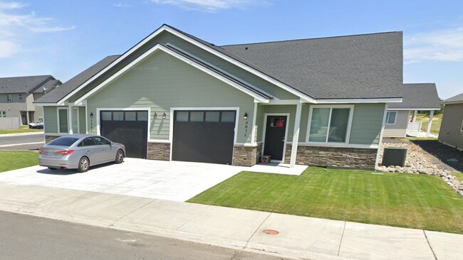 Frente - 4075 Quinn Dr NE