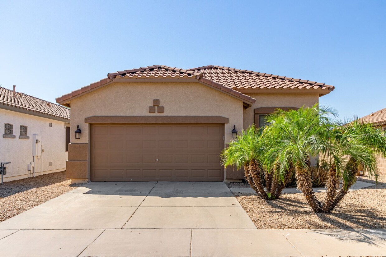 Primary Photo - Beautiful 3 bed/2 bath home in The Village...