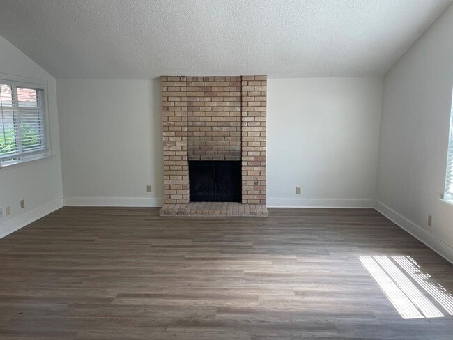 Building Photo - 11914 Swan Dr