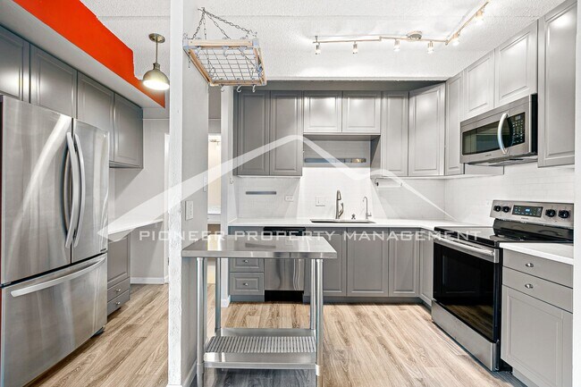 Building Photo - Condo with Mountain Views and Modern Updates!