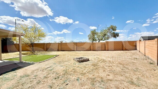 Foto del edificio - 10464 N 116th Ln