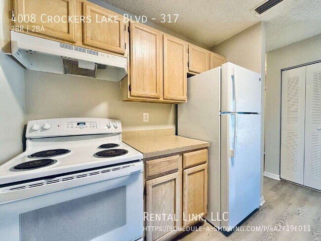 Foto del edificio - 4008 Crockers Lake Blvd