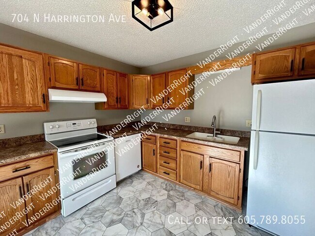 Foto del edificio - 704 N Harrington Ave