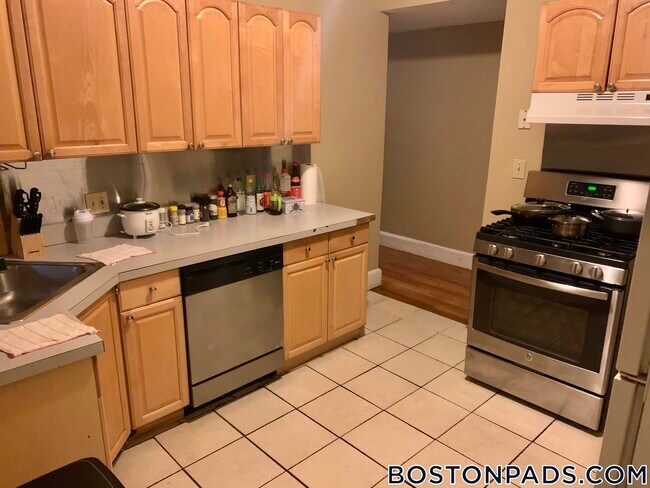 Building Photo - 17 Highgate St