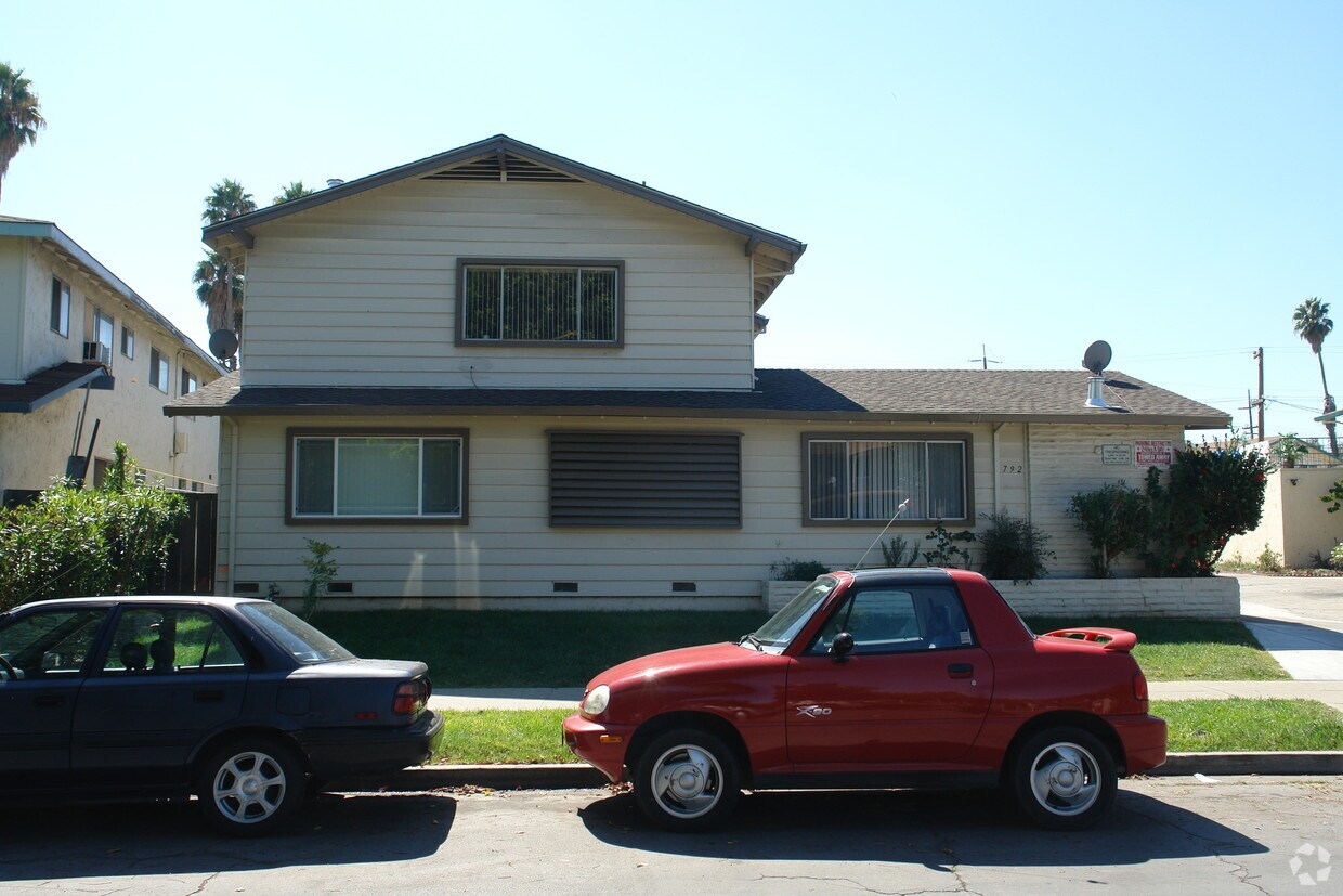 Building Photo - 792 Farm Dr