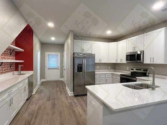 Building Photo - Modern 6-bedroom, 5-bath homes Just 8 Bloc...