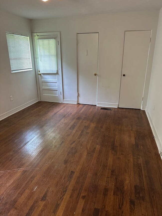 Foto del edificio - 405 Meadow Moss Rd