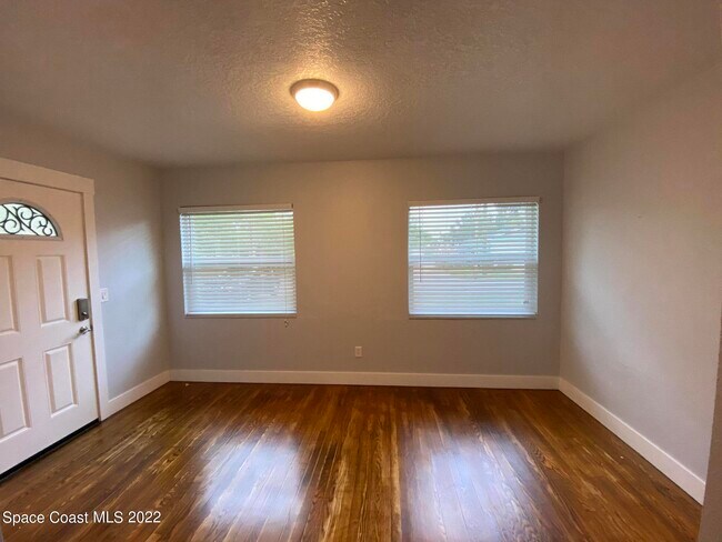 Foto del edificio - 1136 Indian River Ave