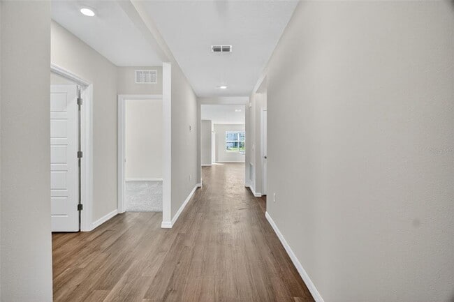 Foto del edificio - 4590 Boxwood Wy
