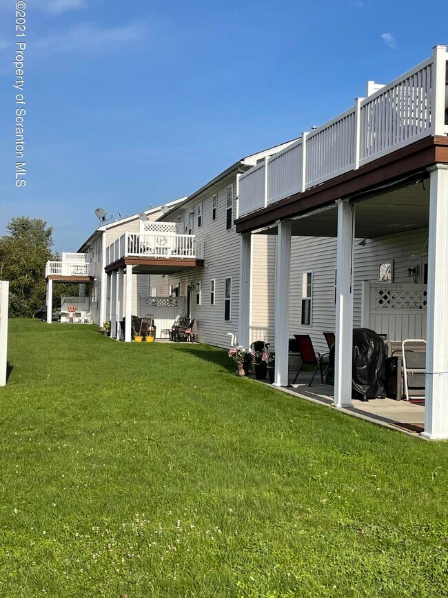 Foto del edificio - 652 Marion Ln