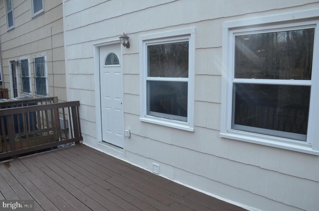 Primary Photo - 1379 Potomac Heights Dr