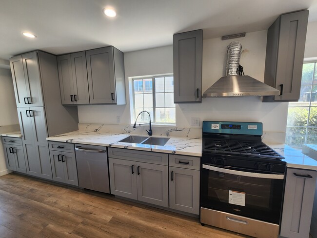 Building Photo - 10658 Vanora Dr