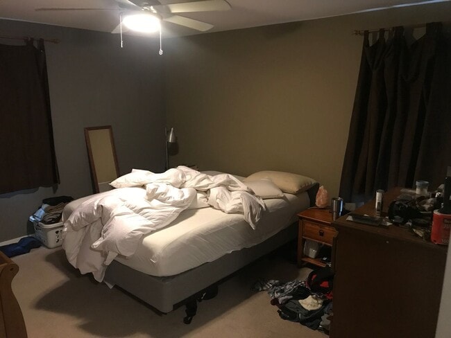 Building Photo - Spacious 2 bed 1 bathroom Condominium