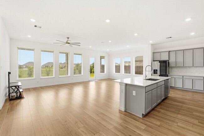Foto del edificio - 15551 Blue Lake Dr