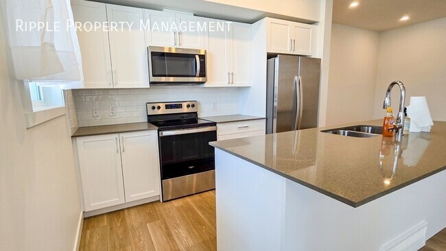 Building Photo - Modern 2 Beds, 2.5 Baths TownHouse | No Pets Allowed