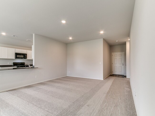 Building Photo - New Mustang Home!