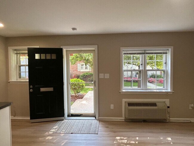 Foto del edificio - 6654 Hillandale Rd
