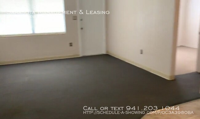 Building Photo - 1 Bedroom Duplex convenient to Beach and S...