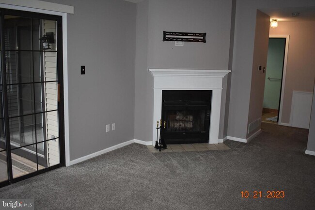 Foto del edificio - 32 Basswood Ct