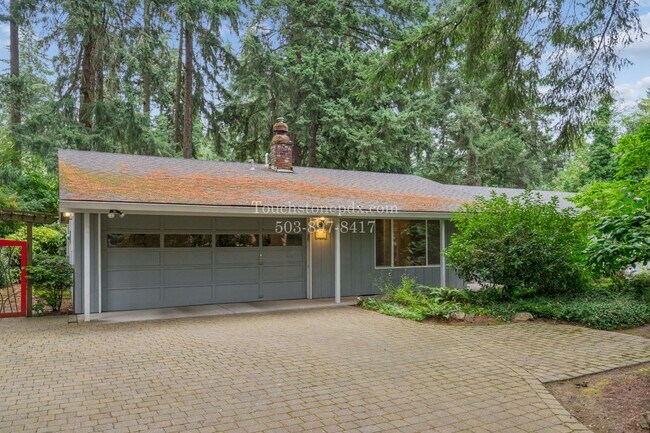 Foto del edificio - Spacious Lake Oswego 3 Bed Home with AC, Yard, and 2 Car Garage