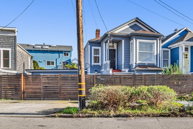 Building Photo - 344 Peralta St