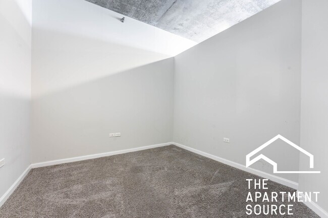 Building Photo - 1464 S Michigan Ave