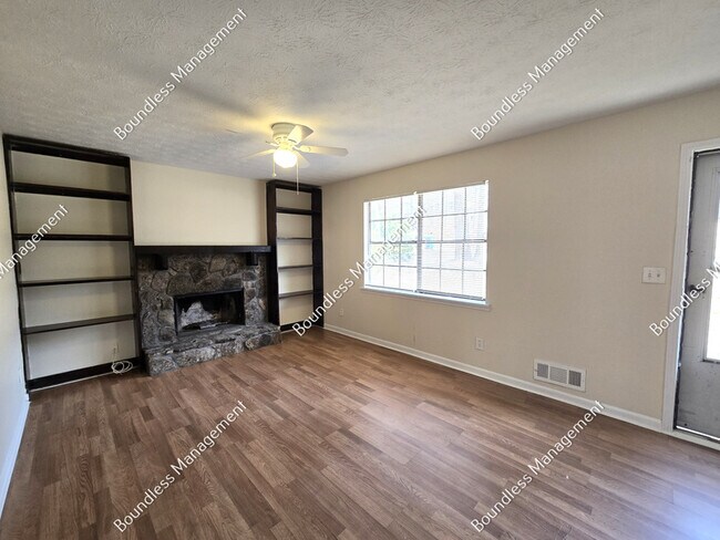 Foto del edificio - 3948 Ferncliff Rd SW