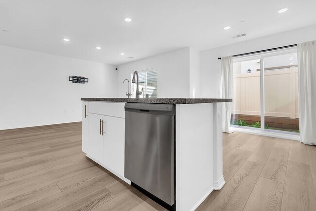 Foto del edificio - 19132 Ash Grv St