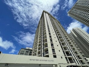 Building Photo - 1717 Ala Wai Blvd