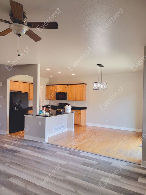 Foto del edificio - 2121 Blue Wing Dr