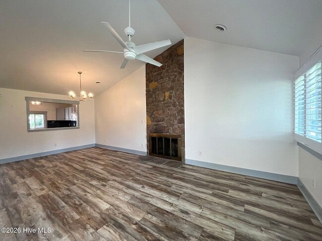 Building Photo - 125 Mallard Cove