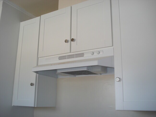 gabinetes de cocina - 1420 N Hollywood Way
