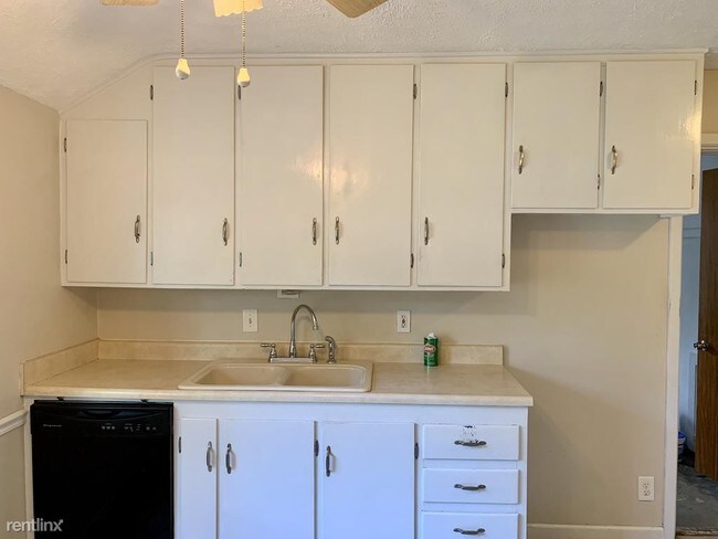 Building Photo - 3 br, 1 bath House - 254 Beeler Dr