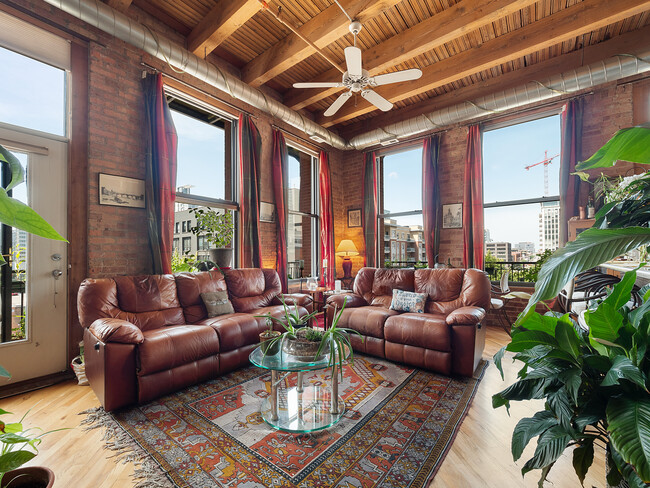 Foto del edificio - 616 W Fulton St