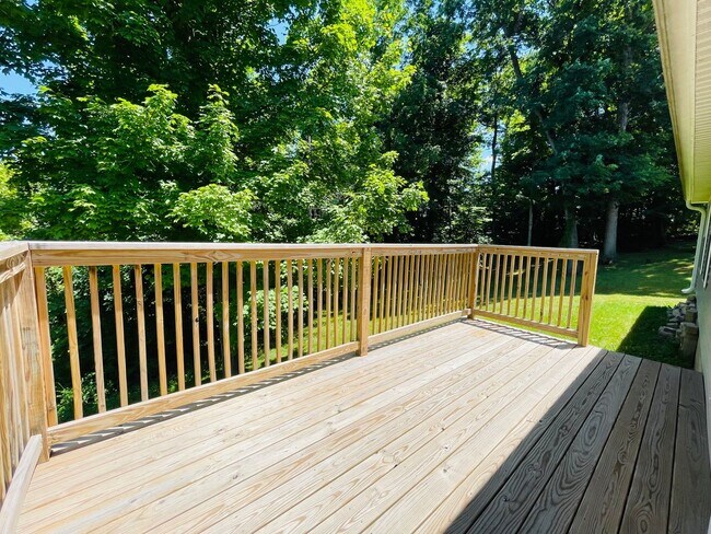 Building Photo - Great 3 Bed 2 Bath House with Garage!! Ava...