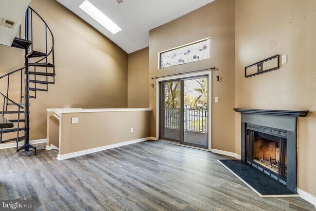 Building Photo - 1512 Roberts Way