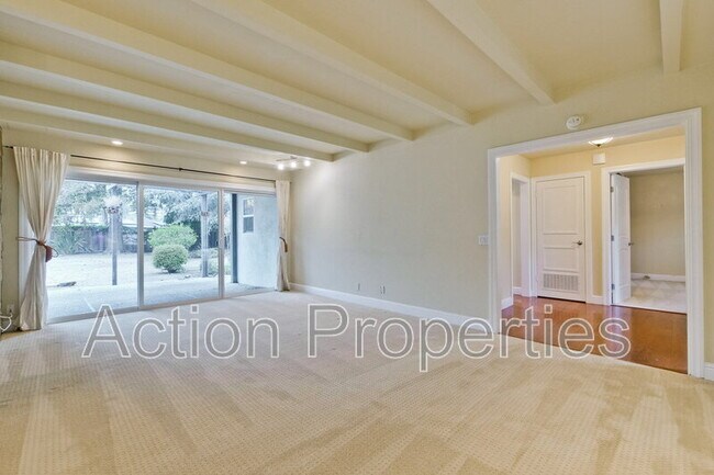 Foto del edificio - 649 Hollingsworth Dr