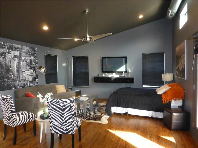 Foto del edificio - 4020 N Hills Dr