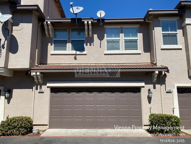 Building Photo - Beautiful 3 Bedroom Condo in Foskett Ranch